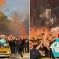 Torcida oko mrtvačkog sanduka peva Hitleru: "Aušvic, Aušvic" i "Ustaj, Adolfe", ori se Splitom