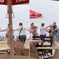 Ruskinja BIJE KAO TAJSON, SNIMAK je ZASTRAŠUJUĆ! Brutalna tuča na plaži, muškarca BACILA i ostavila u prašini (VIDEO)