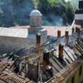 Prve slike i snimci iz manastira Vraćevšnica gde je izbio požar
