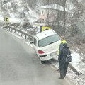 Magistralni put Čačak - Požega: Automobilom se popeo na ogradu