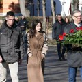 Predsednik Srbije sa sinom i ćerkom na pomenu kseniji Vučić: Obeležava se dve godine od smrti novinarke (foto)