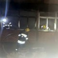 Prve slike požara u vrtiću "Crvenkapa": Detalji drame u Kragujevcu: Vatra "progutala" ulazni deo, dim kulja na sve strane…