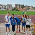 Mladi atletičari Sirmiuma dominirali na Gospjinskom mitingu u Šapcu: Zlatne medalje i novi rekordi!