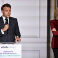Makron se oglasio nakon supruginog "šamara"; Francuski predsednik otkrio šta se desilo