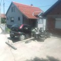 Povređeni motociklista i žena
