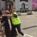Stravične scene u eliti Bivši ljubavnici u žestokom okršaju, obezbeđenje hitno reagovalo, ovakav haos se ne pamti!