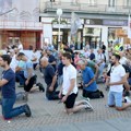Muškarci koji godinama kleče u centru Zagreba i mole se za „predbračnu čistotu“ sad su se molili da na Tompsonovom koncertu ne…