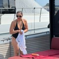 Kakva je mačka Nadica Ademov! Uhvatili smo je na jahti sa mužem, posle dva porođaja "ubija" u kupaćem