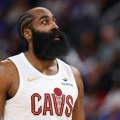 "Povampirio" se Džejms Harden: Napravljen prvi brejk, Klivlend na korak od finala