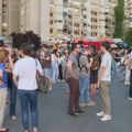 Protest u Novom Sadu zbog situacije u Jovinoj gimnaziji, blokirana raskrsnica u Bulevaru oslobođenja
