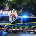 Prve slike i snimak mesta gde Srbin drži decu kao taoce! Upucao policajca u Nemačkoj, pretio palicom po restoranu i prskao…