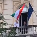 Peter Mađar u šoku! Izašao na balkon da pozdravi narod, pa doživeo veliku neprijatnost (video)