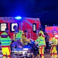 (Foto, video) Automobil pokosio gomilu ljudi na Paradi ponosa! Ima mrtvih, napadač pobegao sa oružjem u ruci? Na ulicama…