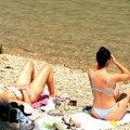 Ako sebi želite dobro, ne na sunce duže od 15 minuta: Vrućina napunila obale Vrbasa, lekari upozoravaju na opasnosti (foto)