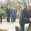 Istorijski: Lider najveće nemačke partije kleči pred spomenikom Milice Rakić (foto)