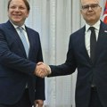 „EU ostaje strateški cilj Srbije“: Vučević nakon sastanka sa Varheljijem