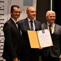Grad Novi Sad dobio zahvalnicu Fonda za stipendiranje Univerziteta u Novom Sadu: „Ulaganje u obrazovanje je ulaganje u…