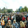 Počeo protest dela prosvetnih radnika: Ulice oko Skupštine zatvorene za saobraćaj, krenula šetnja do Vlade (foto)