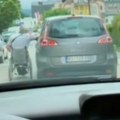 Vozač iz Kragujevca uradio nešto što se retko viđa Dirljiv snimak sa osobom u kolicima raznežio region! (video)