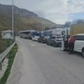 Na izlazu iz zemlje haos! Čeka se i do 240 minuta, kamiondžije se ne miču iz kilometarske kolone