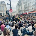 Brutalnost Francuske policije: Tuku novinare pendrecima, bacaju suzavce na bicikliste i roditelje sa decom ispred vrtića…