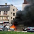 Automobil u potpunosti izgoreo na parkingu u Kragujevcu