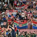 "Oj Hrvatska mati, Srbe ćemo klati" Ogroman skandal hrvatskih navijača! Odvratne scene na ulicama Praga!
