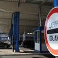 Sve sakrio ispod dušeka! Srbin hteo da prenese 26 litara rakije i 75.000 tableta! Dobio “pristojnu” novčana kaznu i krivičnu…