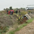 Jezive scene sa mesta nesreće kod sremske mitrovice! Vatrogasci izvlače povređene, od autobusa ostala olupina: Strahuje se da…