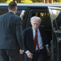 Bolton se izjasnio pred sudijom da nije kriv Bivši Trampov saradnik negirao da je nelegalno delio poverljive informacije