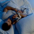 Zašto psi vole da spavaju pored vlasnika: 3 razloga koja će vas raznežiti