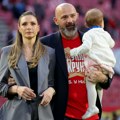 Kadrovi slavlja: Stanković izveo suprugu i kćerku