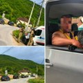(Foto, video) Saj sa 11 vozila opkolio kuću Ovo je muškarac zbog kojeg je blokiran deo Novog Pazara: Osumnjičen za teška…