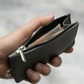 Prosečno domaćinstvo u Srbiji mesečno prihoduje 109.136 dinara, a troši 109.787.