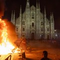 Šta se ovo dešava?! I Milano liči na bojno polje, gori kod čuvene katedrale: Polovina demonstranata maloletno