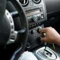 Tajna dugmeta koje mnogi vozači ignorišu: Šta se zapravo dešava u motoru kada menjač ubacite u slovo "S"?