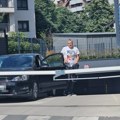 (Video) Marko Miljković stigao u dom na Bežanijskoj kosi: Evo šta se dešava ispred zgrade u kojoj se desio skandal, Gagi…