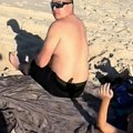 Zatekla muža s ljubavnicom na plaži Sve snimila, njegova reakcija je razbesnela internet! (video)