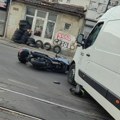 Motociklista povređen u Bulevaru kralja Aleksandra: Sudario se s kombijem, saobraćaj obustavljen (foto)