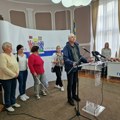 Okružna organizacije slepih i slabovidih lica moli Leskovčane da svoja vozila ne parkiraju na trotoaru kako bi mogli lakše da…