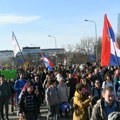 UŽIVO BLOG Počelo okupljanje studenata, ogrnuli se srpskom zastavom: Kreću peške u Novi Sad da podrže kolege u blokadi tri…