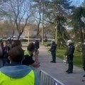 VIDEO: Građani Niša i studenti spremili doček sa naprednjake, prilaze blokirala Žandarmerija