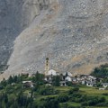 Zbog aktiviranja klizišta u Švajcarskoj evakuisano stotinak ljudi u alpskim selima
