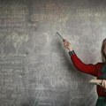 Skandal o kom bruji cela škola Učenici pronašli eksplicitne fotke profesorke fizike na sajtu za odrasle! Direktorka u šoku…
