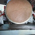 Oboren novi rekord na Roštiljijadi u Leskovcu: Napravljena pljeskavica od 90 kilograma