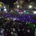 Na Kraljevom trgu 2026. godina dočekana uz pesme Dejana Matića (VIDEO)