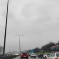 "Upozorenje, Batajnička petlja, užasno je opasno!" Jeziva poruka kruži mrežama: "U krivini ogromna količina vode, ponese svaki…