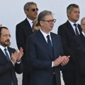 Predsednik Srbije u prvom redu na Trgu Konkord