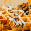 Čak i ako ne volite bundevu, hrskave vafle s “mrskim” vam povrćem ćete obožavati! Ovaj recept je idealan za doručak ili užinu…