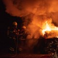 Direktoru Doma zdravlja u Mionici u dvorištu zapaljena dva automobila